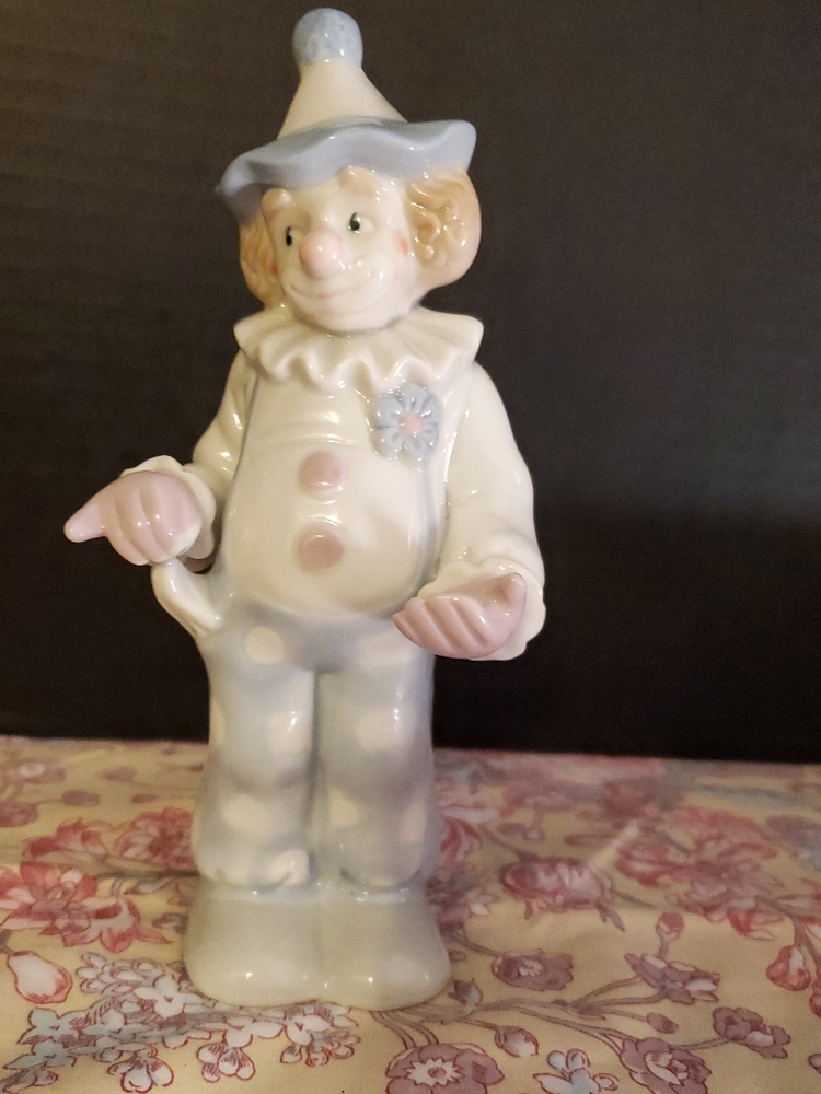 NEW➡️Prestige Collectors Club Clown Figurine